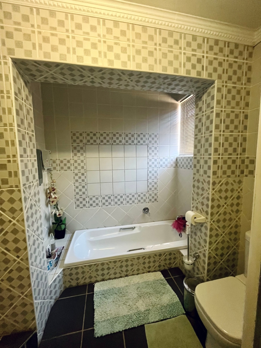 4 Bedroom Property for Sale in Wilkoppies North West